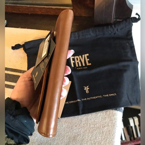 ⭐️ SALE ⭐️ NWT Frye Melissa Leather Clip Purse Wallet Retail $178 - Picture 5 of 13